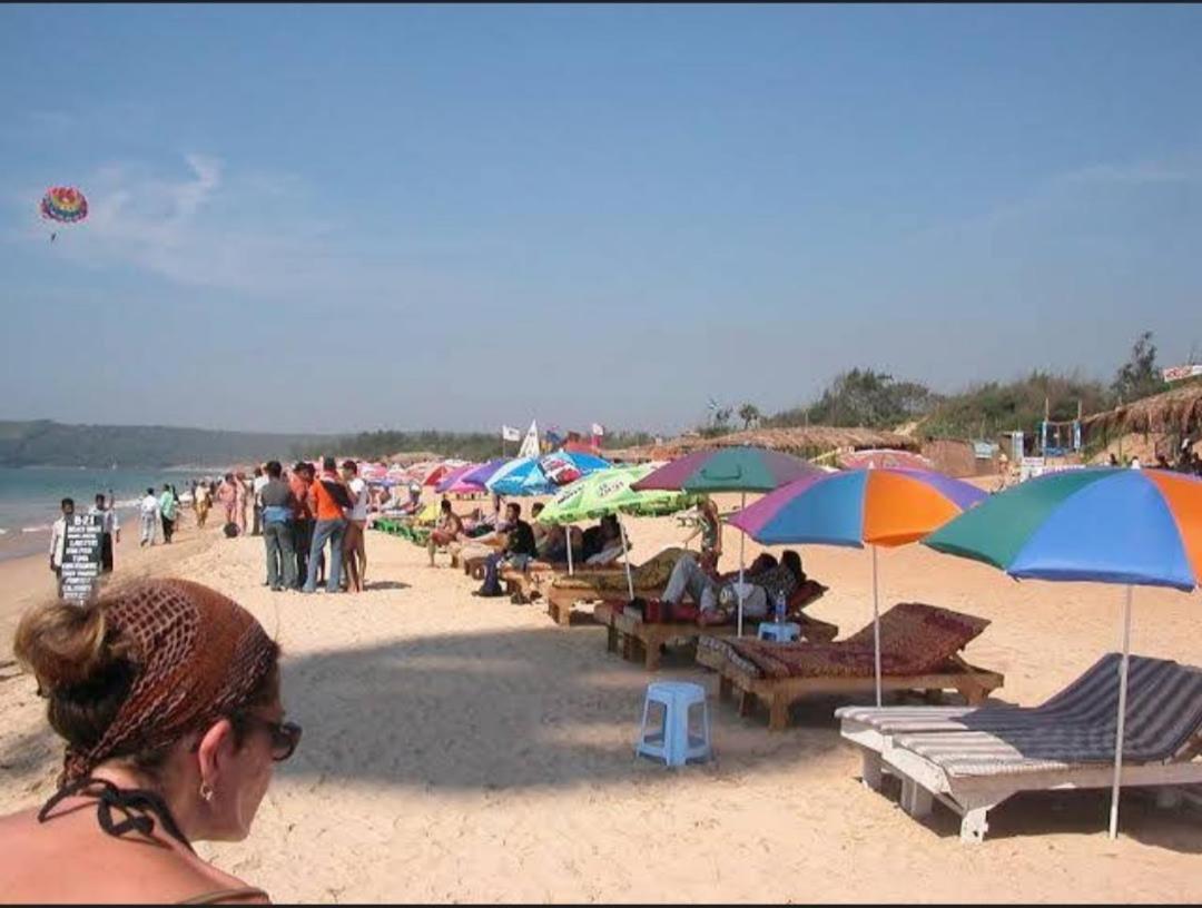 Red Rock Arambol Beach Bagian luar foto